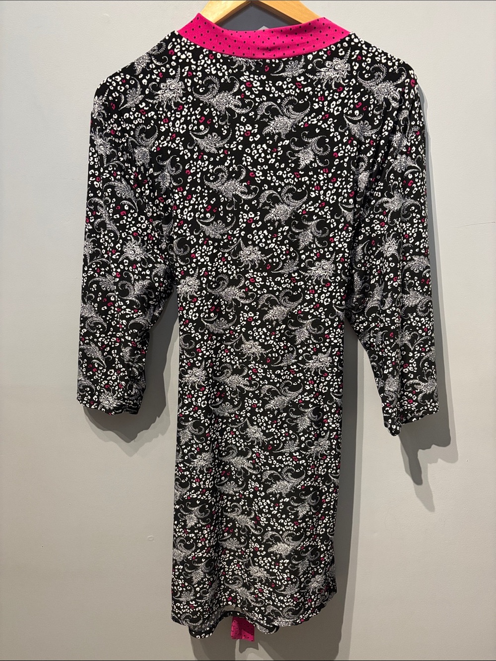 Marilyn Monroe Intimates Black Patterned Robe - Picture 3 of 6